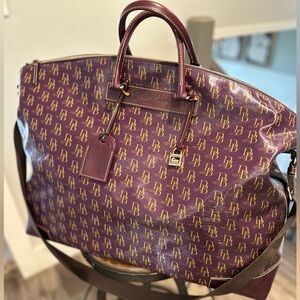 NWOT Dooney & Bourke 1975 Signature
Extra Large Juliette Satchel Bougie Travel